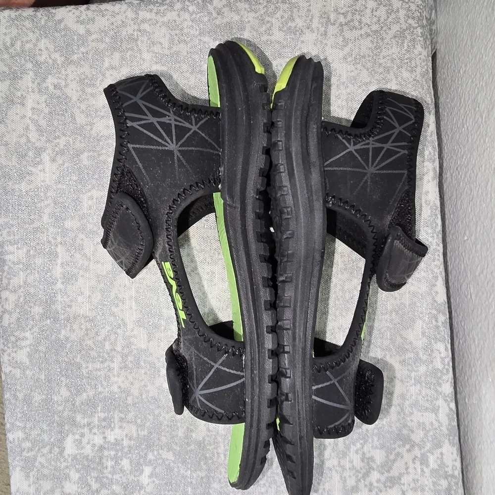 Teva Black and Green Tidepool Sport Kids Sandal Size 1